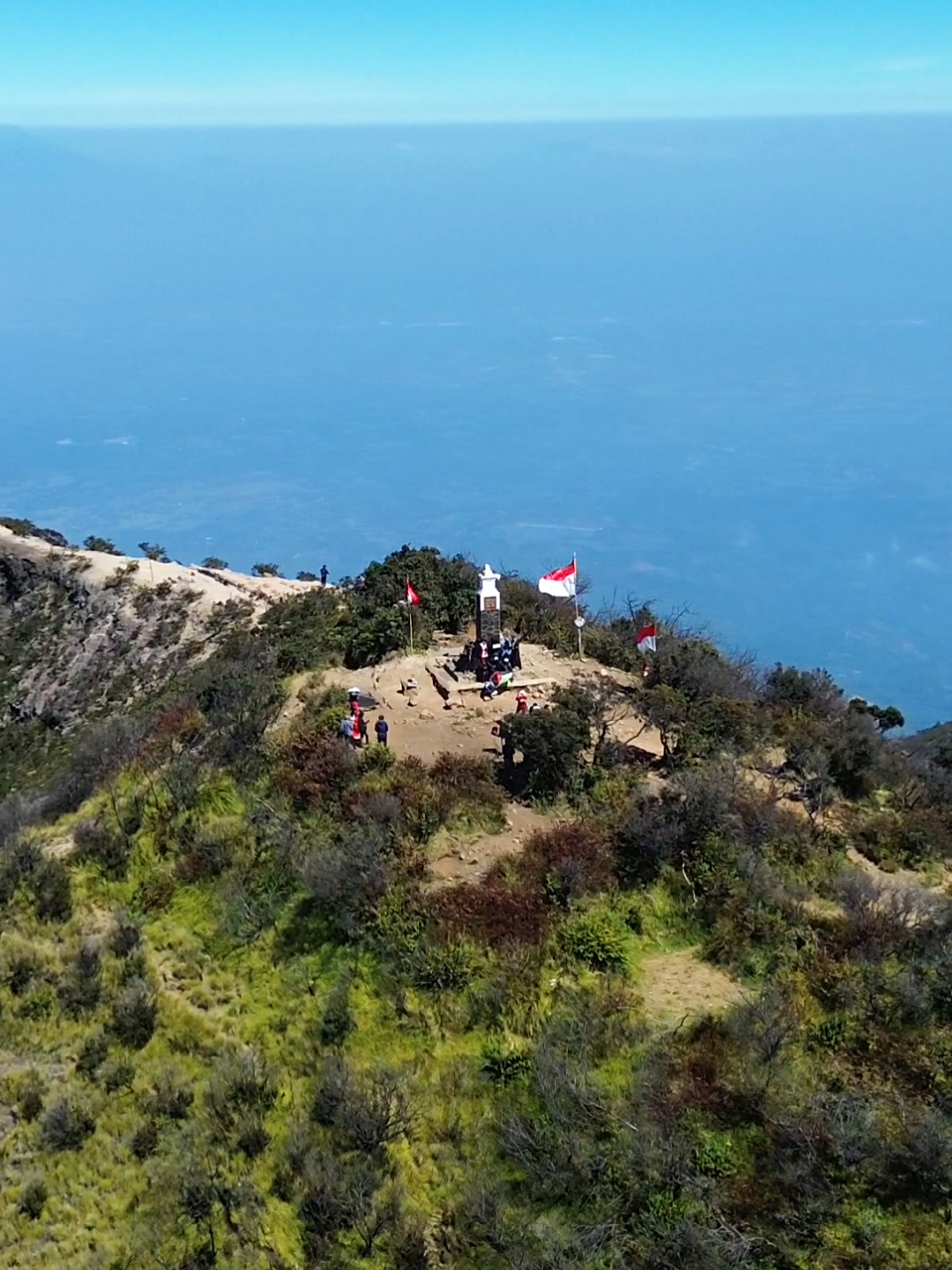 Puncak Hargo Dumilah #lawuviacetho #lawuviacemorosewu #cemorosewu #lawumountain #lawu 