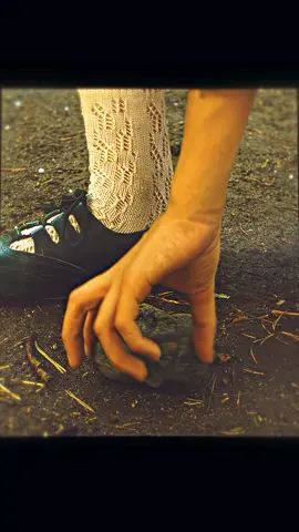 La jeune fille pénètre dans un mystérieux labyrinthe#film #movie 
