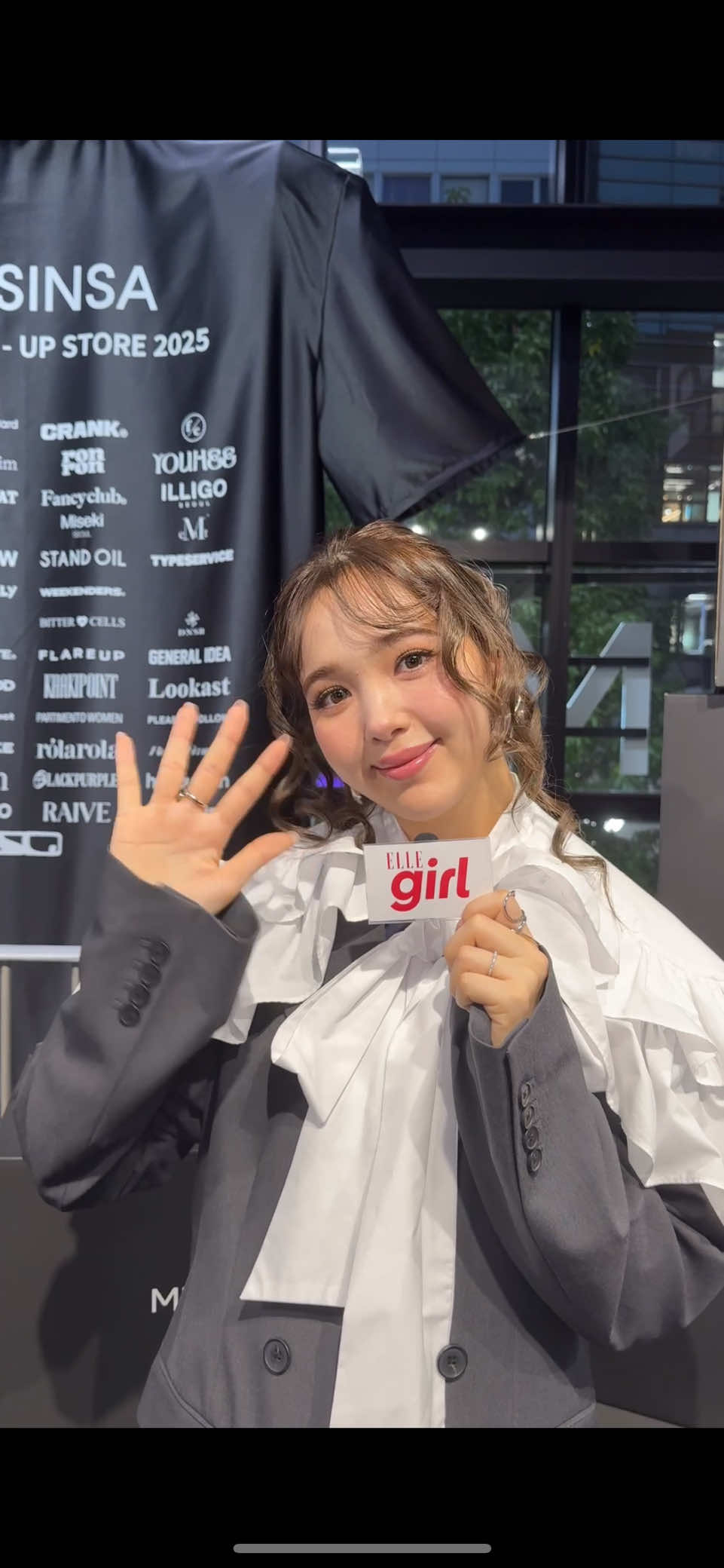 #生見愛瑠 さん、#藤田ニコル さん、#桜田通 さん、#綱啓永 さんを「MUSINSA TOKYO POP-UP STORE 2025」でキャッチ🩶🖤 ポップアップに訪れた感想を絵文字で表すなら？ポップアップの空間の中で1番印象に残っているところは？気になる質問をASK🗣️⛓️ 韓国発「MUSINSA」のポップアップストアは2025年10月3日から26日まで、渋谷のMEDIA DEPARTMENT TOKYOで開催！最旬韓国ファッションを体験できるスペシャルな機会を見逃さないで🤩💫 📍MUSINSA TOKYO POP-UP STORE 2025」 期間：2025年10月3日（金）〜10月26日（日） 営業時間：11:00-21:00 場所：MEDIA DEPARTMENT TOKYO（東京都渋谷区宇田川町19-3） 参加ブランド一覧：AAKAM、DNSR、DOFFJASON、HOODHOOD、LMOOD、LOW CLASSIC、Matim Kim、MUSINSA STANDARD、MUSINSA STANDARD WOMAN、Oddtype、PARTIMENTO WOMEN、YOUHEEなど約80ブランドが出店予定 （アパレル・ビューティーブランド含む）　 @MUSINSA  #ムシンサポップアップ    