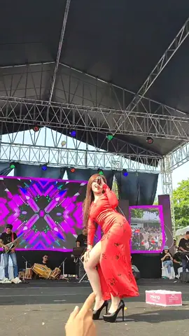 Stecu stecu bersama mbak Ti  @tiaraamorraaa2  💃💃💃 #hutpolytron50tahun #polytron #infoorkeskudus #infoorkespati #tiaraamora #kudus 