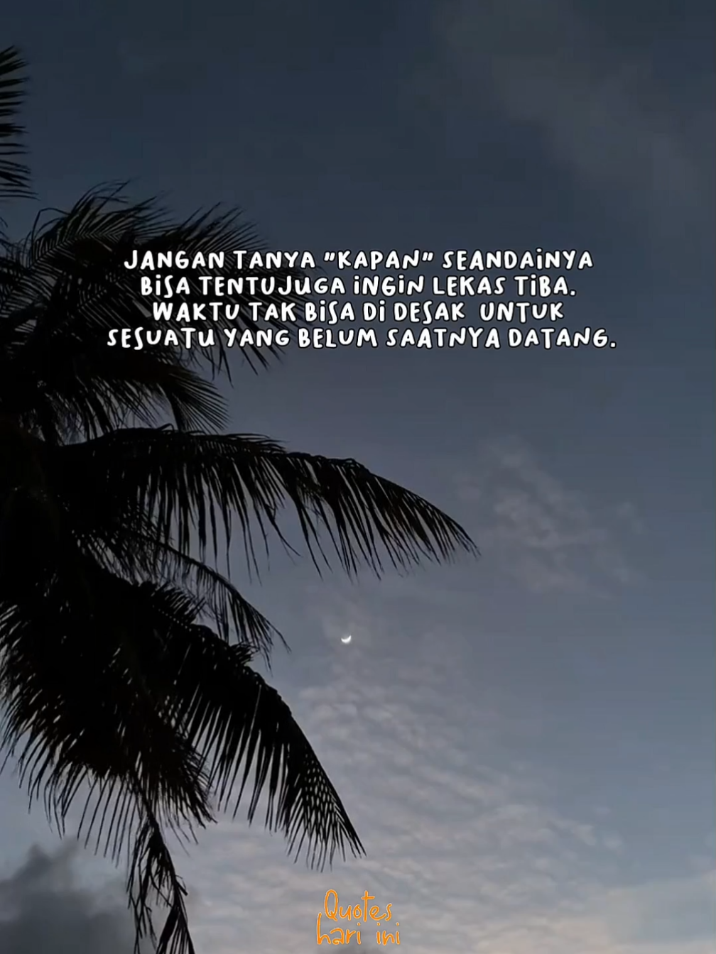 Sering kali kita terburu-buru bertanya, “kapan?”, seakan segalanya bisa kita panggil tepat saat kita mau. Padahal, andai mungkin, tentu saja kita pun berharap semuanya cepat sampai. Namun hidup tidaklah sesederhana itu. Ada proses yang tak bisa dilompati, ada waktu yang berjalan sesuai ketentuannya sendiri—tak peduli betapa kerasnya kita ingin mempercepatnya. Waktu bukan musuh yang harus kita lawan, juga bukan sahabat yang bisa kita paksa mengikuti langkah kita. Ia bergerak dengan ritme yang sudah ditetapkan. Permintaan yang kita panjatkan hari ini mungkin belum pantas diterima sekarang, tapi bisa jadi baru hadir di masa depan, ketika kita telah lebih siap. Sering kali yang kita anggap keterlambatan, sebenarnya adalah cara semesta melindungi kita dari sesuatu yang datang terlalu dini. Setiap penantian yang terasa panjang bukanlah sia-sia. Di dalamnya, kita ditempa, dibentuk, dan dipersiapkan menjadi pribadi yang lebih kuat. Penantian mengajarkan sabar, usaha, dan keikhlasan. Percayalah, waktu tidak pernah keliru dalam menentukan. Ia selalu tahu saat yang paling tepat. Daripada resah dengan pertanyaan “kapan”, lebih baik kita bertanya pada diri sendiri: “apa yang bisa aku lakukan hari ini untuk lebih siap esok?” Karena penantian yang sejati bukan tentang berdiam dan menunggu, melainkan tentang bagaimana kita mempersiapkan diri. Dan ketika saat itu akhirnya datang, kita akan menyambutnya dengan hati yang utuh, tanpa penyesalan karena semua terjadi persis di waktu yang semestinya. #katakata #quoteshariini #KataBijak #quotes 