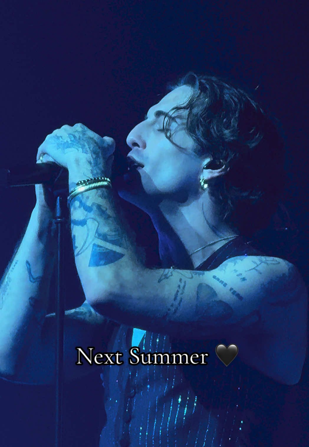 I’m so happy that Next Summer is back, it would have been a shame to lose it. #damianodavid #nextsummer #funnylittlefearstour #london #roundhouse @Damiano David 