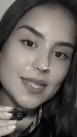 Muita gente pede, ora, chora, jejua, suplica a Deus por uma bênção… E quando finalmente recebe, qual é a primeira reação? Ir comemorar com aquilo que desagrada o próprio Deus. Não faz sentido. Se você pediu a Deus um emprego, celebre com gratidão, não com bebida. Se Deus restaurou seu casamento, comemore com fidelidade, não com aquilo que destrói lares. Se Ele abriu uma porta, não entre nela carregando velhos hábitos que te afastam da presença d’Ele. Não estrague aquilo que o Senhor te deu com atitudes que não combinam com a vida que Ele sonhou pra você. A verdadeira comemoração não é levantar um copo de álcool, mas erguer as mãos pro céu em adoração. Porque quando você honra a Deus com a sua vitória, Ele se agrada, e Ele multiplica. 🙌✨ 🎤📽️@Luisa Marillac ✝️🛜  #gratidao #obrigado #deus #deus_no_controle #crescimento 