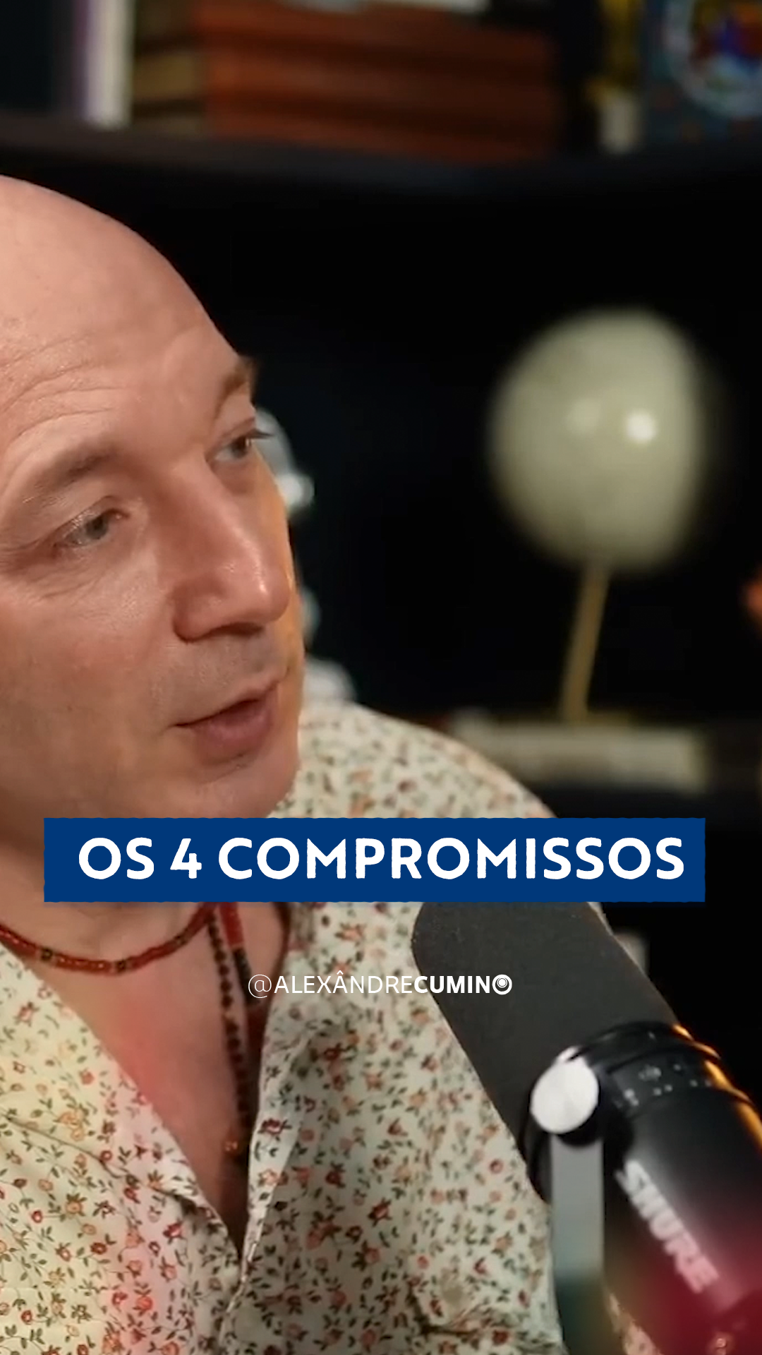 Que tal um UP no seu mindset? 🧠⚡ Os antigos toltecas sabiam das coisas! Eles propuseram 4 compromissos que nos ajudam a sair do piloto automático e a viver uma vida mais leve e verdadeira. Me diz se faz sentido: 1️⃣ Seja impecável com sua palavra: Use o poder da sua fala pro bem, com verdade e clareza. Sua palavra cria a realidade. 2️⃣ Nada é pessoal: Pare de levar as coisas para o lado pessoal! O que os outros fazem e dizem é PROJEÇÃO DELES, reflexo da realidade deles. Não é sobre você. Alívio, né? 3️⃣ Não tire conclusões: Para de ACHAR que sabe o que se passa na cabeça dos outros ou por que aquela pessoa se comporta de tal maneira. 4️⃣ Sempre dê seu melhor: Seu 