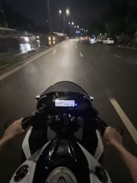 Muốn giữ người ở lại, nhưng tiếc là người đã hết yêu mất rồi..#r15v3 #touring #xuhuongtiktok #yamaha #r15 