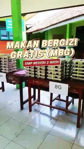 📌 MBG (Makan Bergizi Gratis) hadir di SMPN 2 Wedi sebagai langkah sederhana untuk menumbuhkan budaya hidup sehat di lingkungan sekolah. Makan bersama, sehat bersama, tumbuh bersama. 🌿✨ #MBGSMPN2Wedi #MakanBergiziGratis #GenerasiSehat 