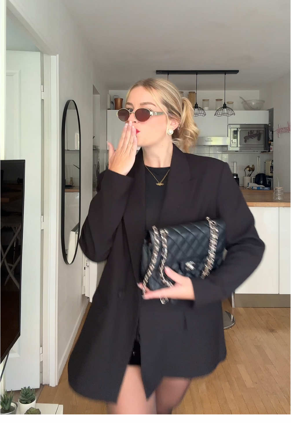 Qu’est ce qu’on pense de ce look ?  #fyp #fy #pourtoi 