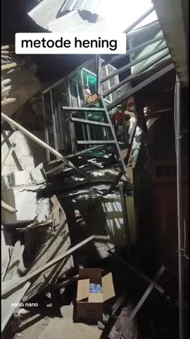ini yg minta video METODE HENING dari tim rescue ,untuk memastikan keadaan korban ,masih ada yg bisa berteriak minta tolong atau apapun itu . #ponpes #sidoarjo #tim 