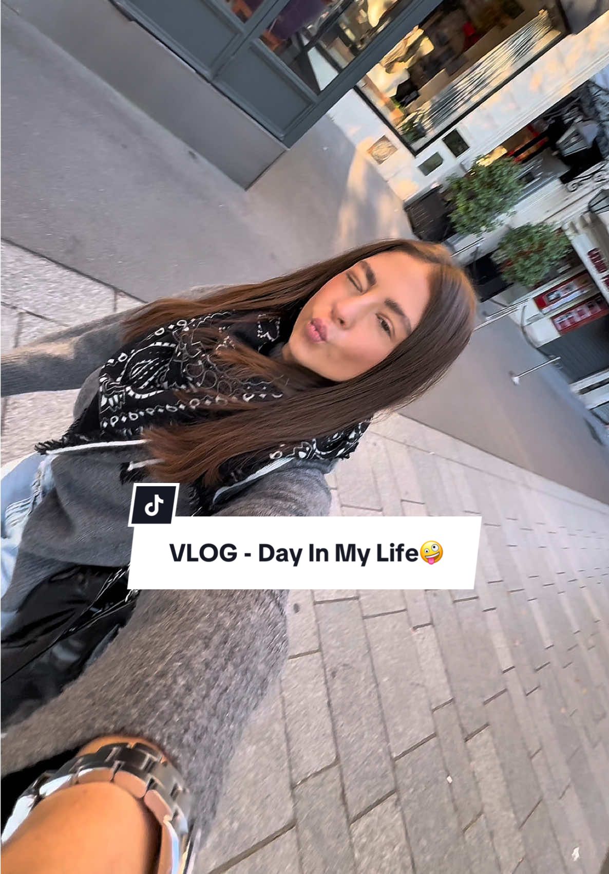 Ig : vanilleblb because je poste des trucs super cool et intéressants🤪