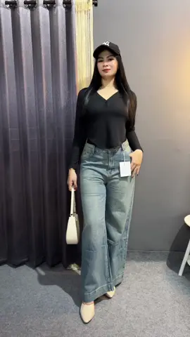 Baggy jeans highwaist super duper cakeppp 😍🫶🏻🖤 #jeans #baggyjeans #jeanskekinian 