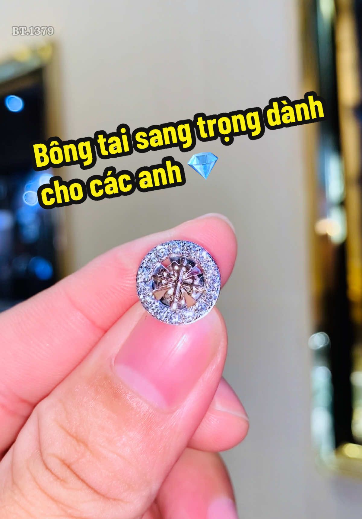Bông tai sang trọng dành cho các anh 💎 #tamluxury #diamond #gia #jewelry #xuhuong 