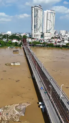 nước Sông Hồng đoạn qua Hà Nội đang lên 