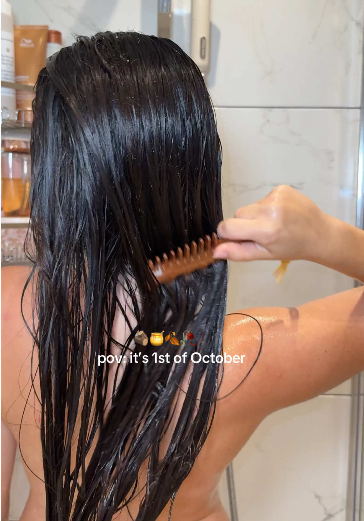 autumn it’s finally here🪵🍯 🍂🥀 #haircare#showerroutine#skincare#cozyvibes 