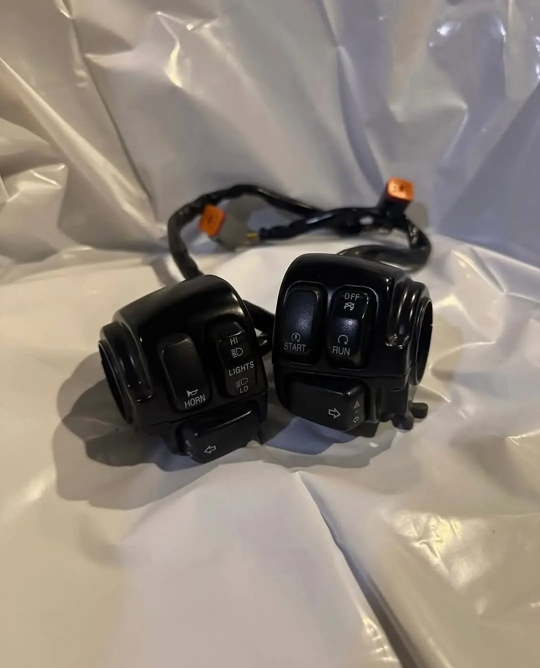 The cleanest OEM switches you will find! Upgrade your FXR or refresh your Twin Cam. $155 shipped in USA#vintageharleydavidson #harleydavidsonmotorcycles #chopper #choppershopper #chopperpartsforyou #harleydavidson #harley #harleypartsforsale #milwaukee8 #harleyparts #m8buyselltrade #performanceharley #harleydavidsondaily #ironhead 