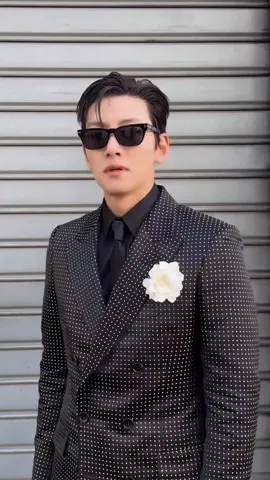 iya kamu bang...kamu yang paling ganteng 😍🫶 Paris Fashion Week (Tom Ford) 2025.10.01 #jichangwook #tomford #paris 