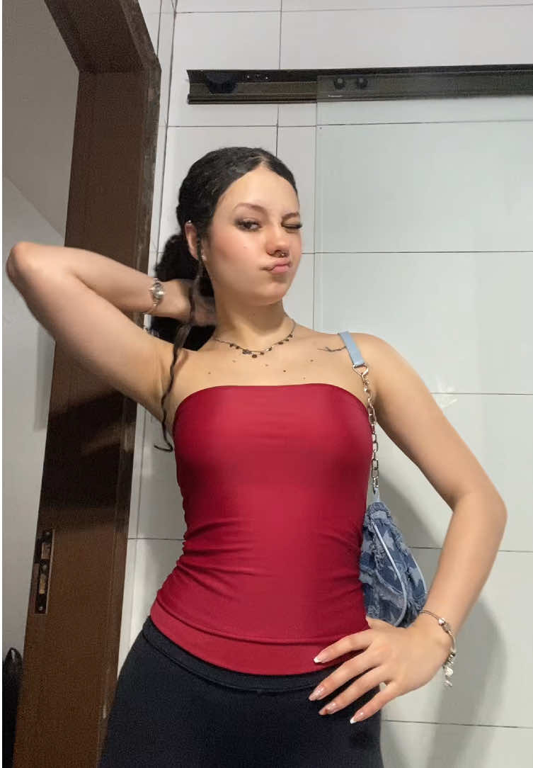 Saindo hoje com a mesma blusa pq não trouxe outra de calor 😭