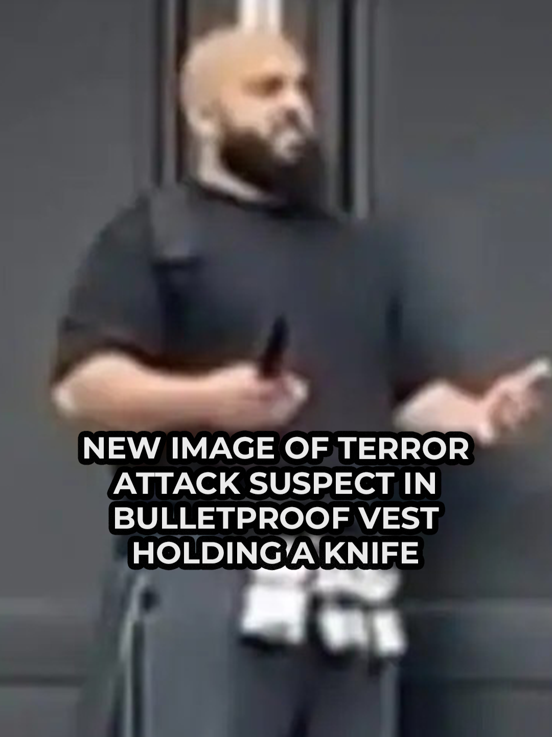 A new image of the suspected Manchester synagogue terror attacker shows a man wearing a bulletproof vest holding a knife. #BreakingNews #Manchester #uknews #GBNews