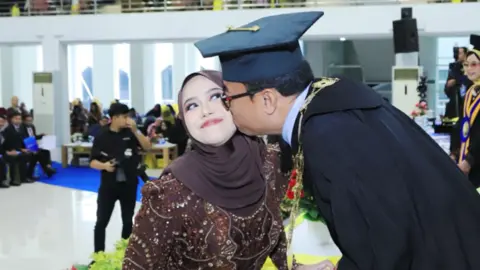 Officially Akuntan🙆🏻‍♀️👋🏻  maaf gak sengaja kecium🤗❤️#CapCut 