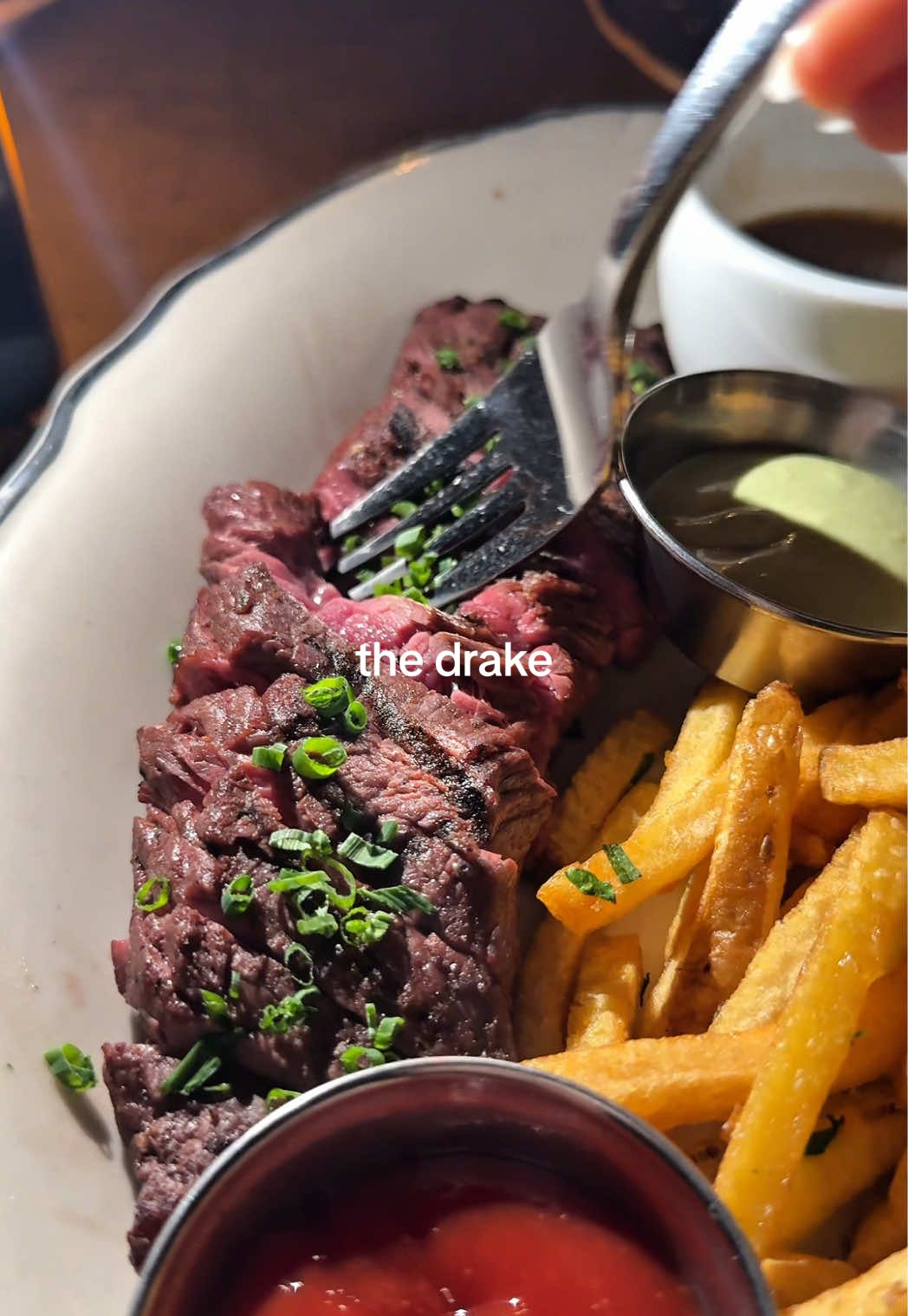 steak and wine night? you don’t have to twist my arm😌🥩🍟🍷🎂 #Foodie #foodreview #torontorestaurants #torontoeats #creatorsearchinsights 