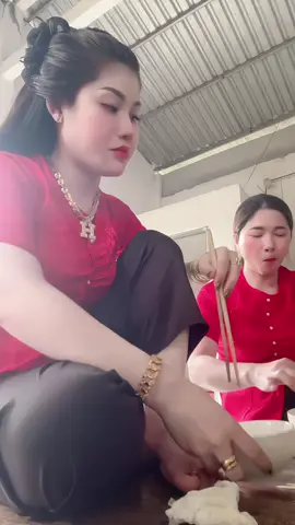 2má con ăn bánh xèo 🥰 #mộngchè #xuhuong #gaimientay