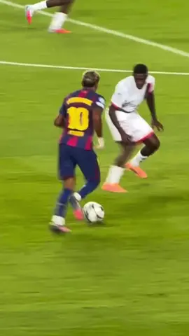 Lamine vs Nuno 👀  #lamineyamal #nunomendes #barcelona #football #fyp 