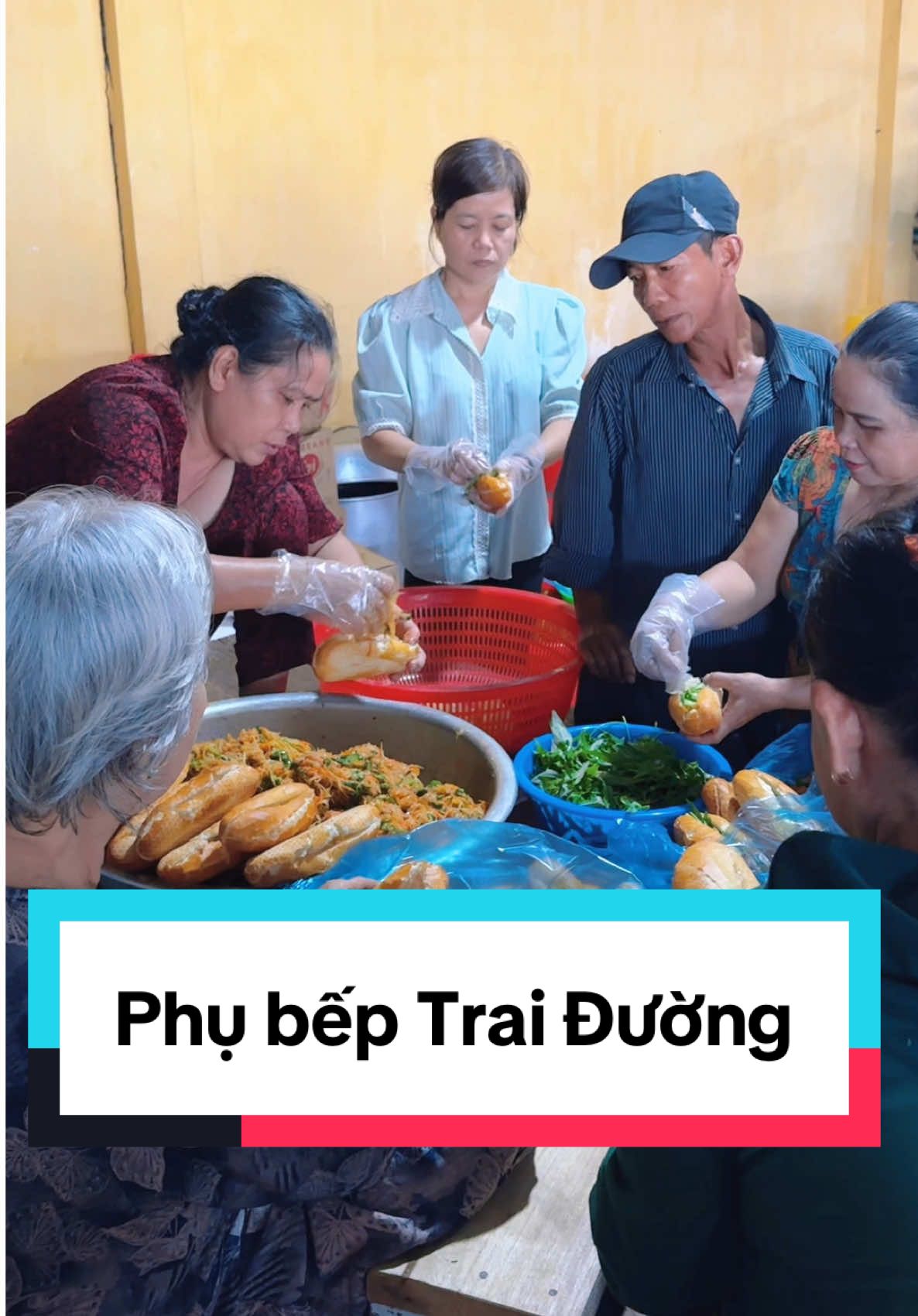 Phụ bếp nấu cơm Trai Đường Toà Thánh Tây Ninh ấm áp lắm. #ancungtiktok #minmặnmồi 