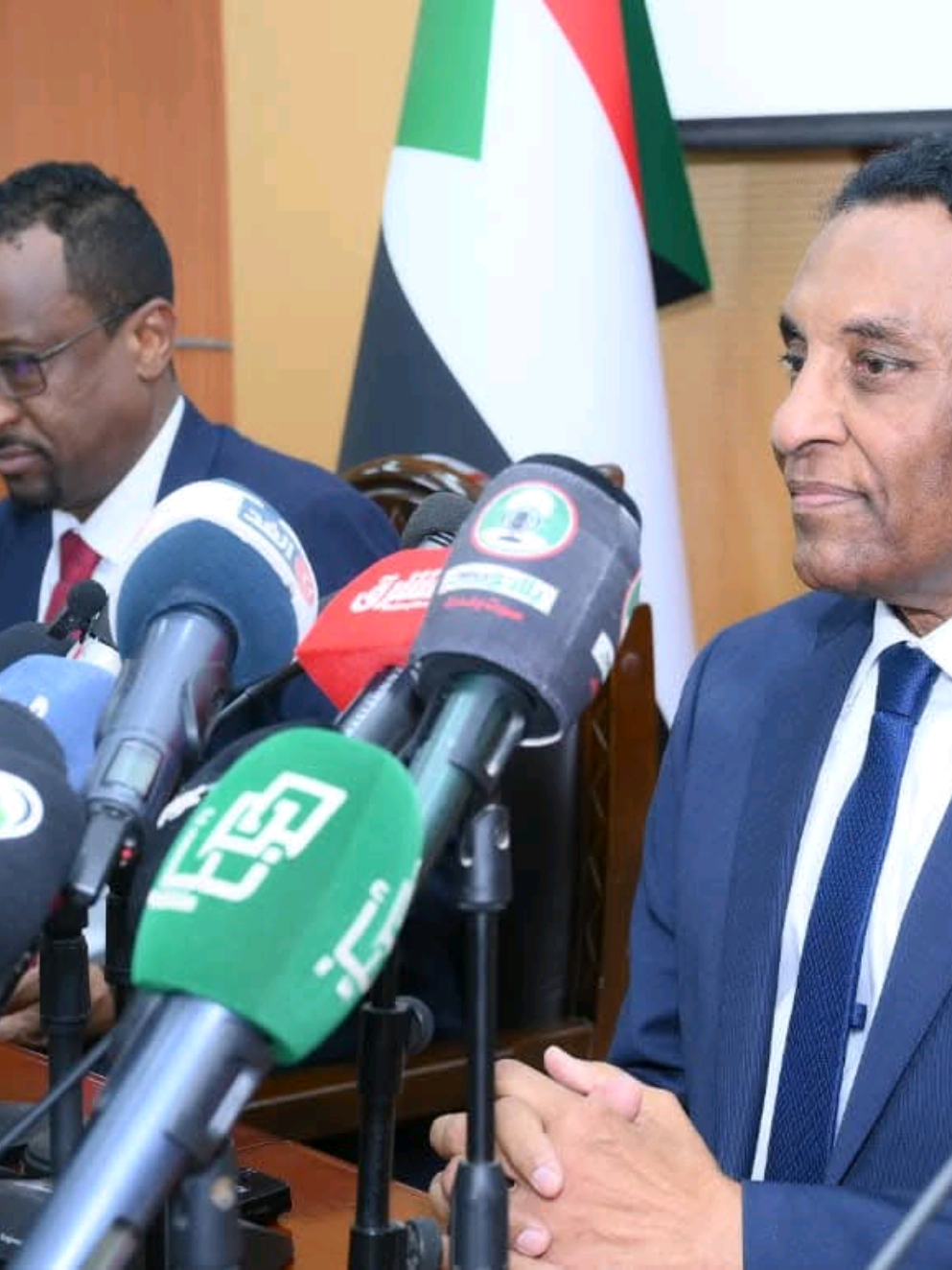 #creatorsearchinsights  كامل إدريس: فك حصار الفاشر وعودة السودان للاتحاد الأفريقي «مسألة وقت».. وطرحنا 100 مشروع للسعودية بقيمة 100 مليار دولار. #السودان_الآن   #اخبار_السودان   #الجيش_السوداني   #الدعم_السريع        