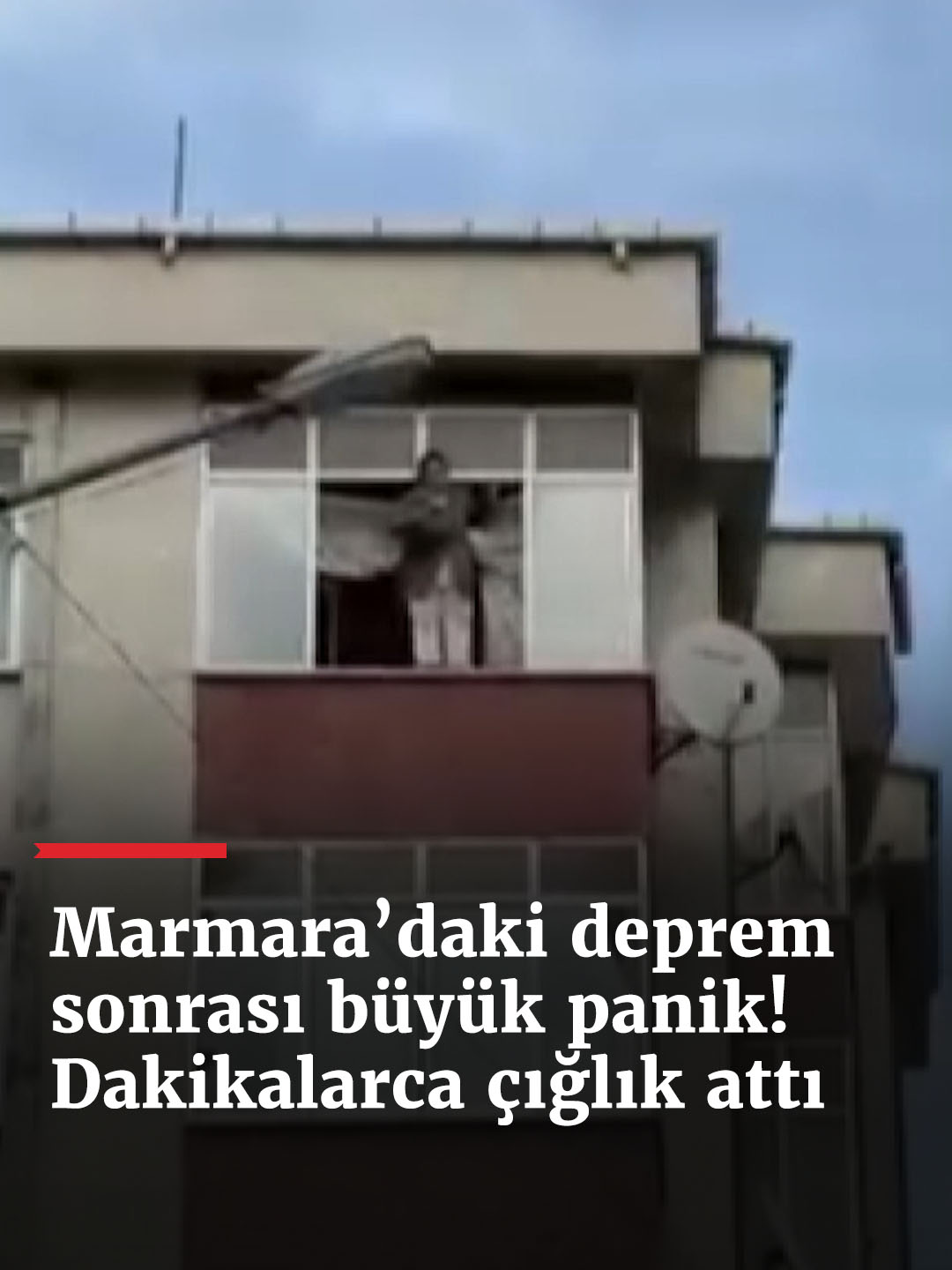 Tekirdağ'ın Marmaraereğlisi açıklarında meydana gelen 5 büyüklüğündeki deprem sonrası İstanbul'da büyük korku yaşayan kadın, evinin camına çıkarak dakikalarca çığlık attı.  Yine İstanbul'da bir başka kadın cama çıkarak bekledi.