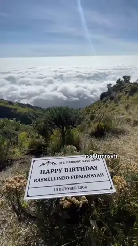 happy birthday to my favorite person🥳 ehh udaa mau +1 aja, happy birthday cowo tengil, doa terbaik akan selalu menyertaimu dan semoga bisa menjadi pribadi yang lebih baik dari sebelumnya😺 🤍 #rassel #y2k #gwsmlovers👹 #moots? #fyp @𝙍𝙨𝙨𝙡𝙡⚡ 