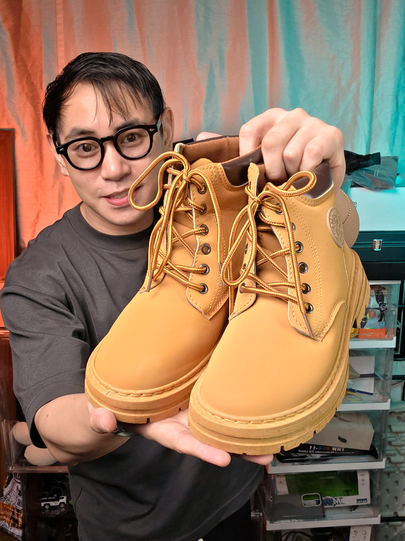 Fashionable Boots for Men that is anti slip and waterproof shoes for men that you can use for everday shoes or motorcycle shoes and even when it is raining #bootsformen #shoesformen #highcutboots #motorcycleboots #waterproofboots 