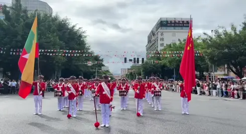#tiktok #ti  တရုတ်နိုင်ငံ ရွှေလီမြို့မှာ ထ၁ နဲ့ ထ၂ကလေးတွေရဲ့ဖျော်ဖြမှု❣️