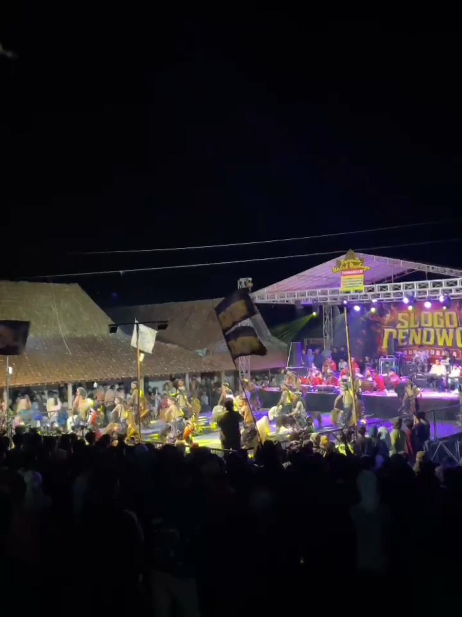 yang ori ori aja🔥 @SLOGO DENOWO.ID  @slogodenowo.project  #warokkyaiselondoko #slogodenowo #newsaxenaproduction #waroktemanggungan #budayajawa #jathilan #reog #bolokiprah #esatesot #warok #merapiexplore #trending #viral #foryoupage #foryou #fyp 