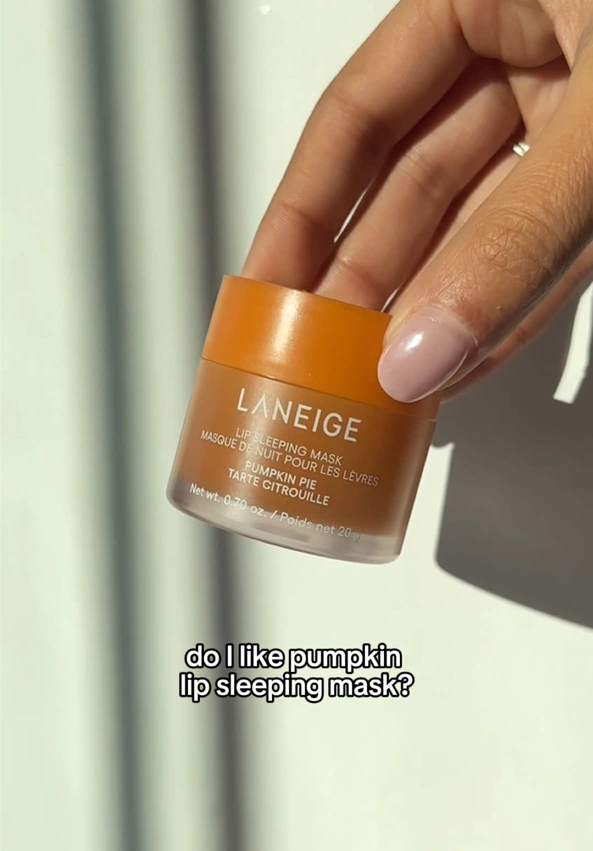 who doesn’t like pumpkins (especially in a lippie 🤭💋)? #lipsleepingmask #pumpkinpie #laneige #newproduct 