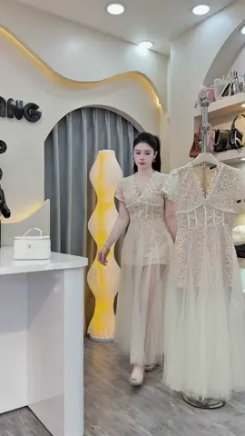 Chiếc váy đi đám cưới 💃🏻#xuhuongtiktok #trending #thoitrangnu #xuhuong #moingaymotoutfit 