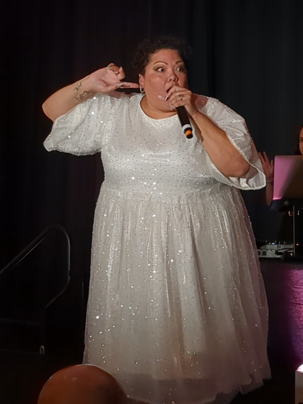 Singing I Will Survive by Gloria Gaynor 🎶🎤 #christinawells #iwillsurvive #gloriagaynoriwillsurvive #singers #houston 