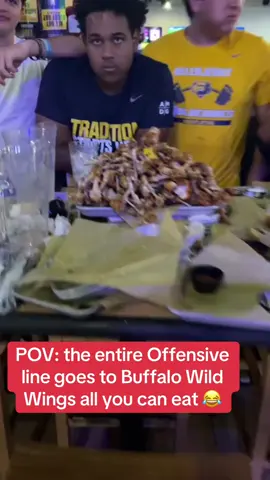 Buffalo Wilds Wings loves to see an O Line coming 😭🍗 (Via @Batistiti ) #buffalowildwings #nfl #oline #offensiveline #highschoolfootball 