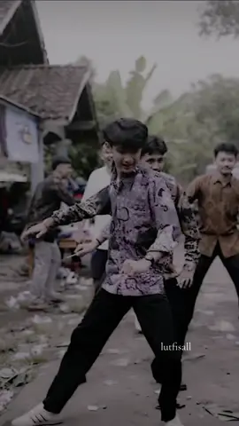 dia pake batik ganteng bangett😫🫰🏻@فيصل ##gwsm_editz #gwsmfamily #affanfaisal #isall #CapCut 