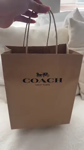 Available message me if you’re interested  . . . . . . #housefinds #coachbag #coach #coach 