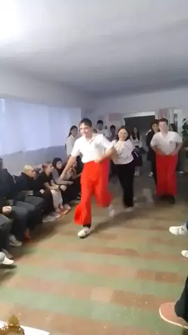 ВЕСЕЛИЙ КОНКУРС У ГУРТОЖИТКУ. 