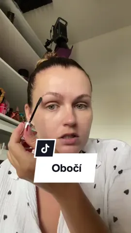 Odpovědět uživateli @kikinka odpověď na to, jak si dělám obočí 😊 Použité produkty:  • @Benefitcosmeticscz - 24h Brow Setter gel  • Benefit - Precisely my Brow Pencil Upozorňuji, že toto video není pro ty, kterým se vyčesané obočí nelíbí 😁 #fyp #brow #browroutine #foryou #browgel 