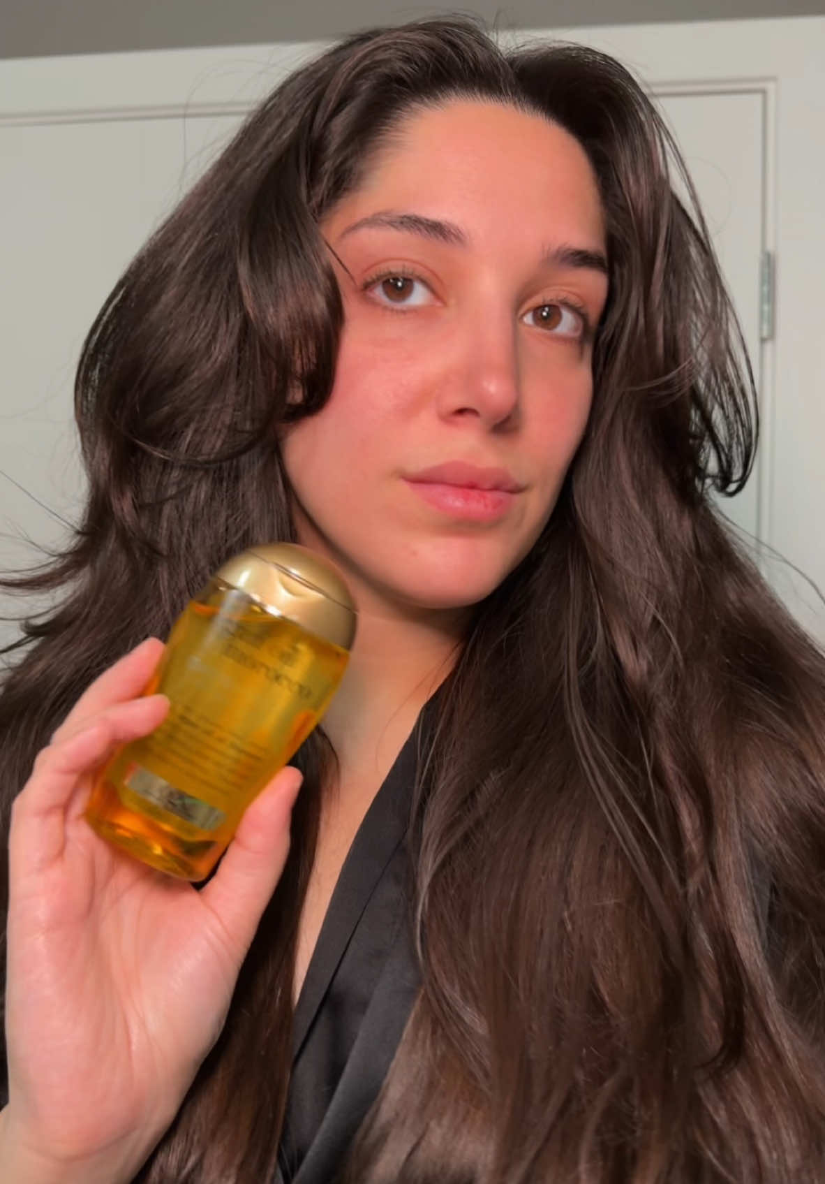 “Frizz-free blowouts are finally here ✨ Thanks to the OGX Renewing plus Argan Oil of Morocco Penetrating Oil 💆🏽‍♀️ #gifted @OGX Beauty #OGX #OGXHairOilHack #hairtok #hairtransformation #tiktokmademebuyit 