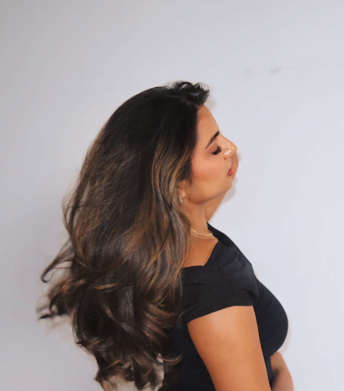 can’t believe I got this ICONIC glossy 90s blowout with @remington_us hot rollers, this is the perfect lazy girl hair hack #remingtonhair #remingtongloss #AD  #hairtok #volumehair #blowoututorial #fyp 
