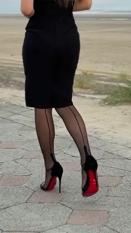 The art of seamed stockings. #louboutinheels #HighHeelsLover #OutfitInspo #francetiktok🇫🇷 