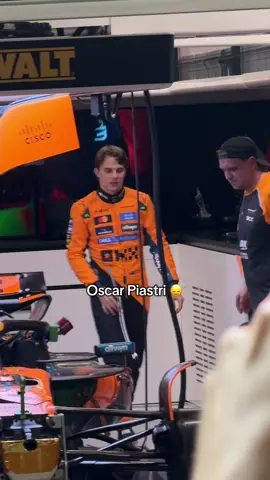 Oscar Piastri at Mclaren garage during pit lane experience 🥰🧡 #fyp #formula1 #f1 #mclaren #oscarpiastri 