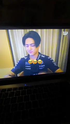 eyes can’t lie, I know he’s vvvvv happy to see his favorite drivers🥹 so happy for him. #enhypen #engene #fyp #trending #jay 