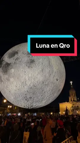 ¿Ya fuiste a ver la luna instalada en Plaza de Armas? #Queretaro #Luna #plazafundadores #QroTravel #fotograﬁa 