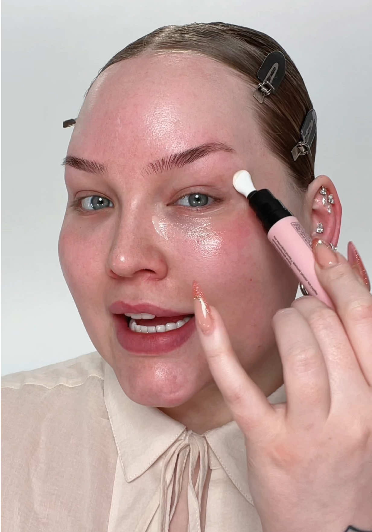 tired of concealer creasing and smile lines? @belif USA is here to the rescue! The Aqua Bomb Lifting Eye Gel is THE secret weapon you have to add to your routine! #eyegel #eyecream #lifting #koreanskincare#belifpartner