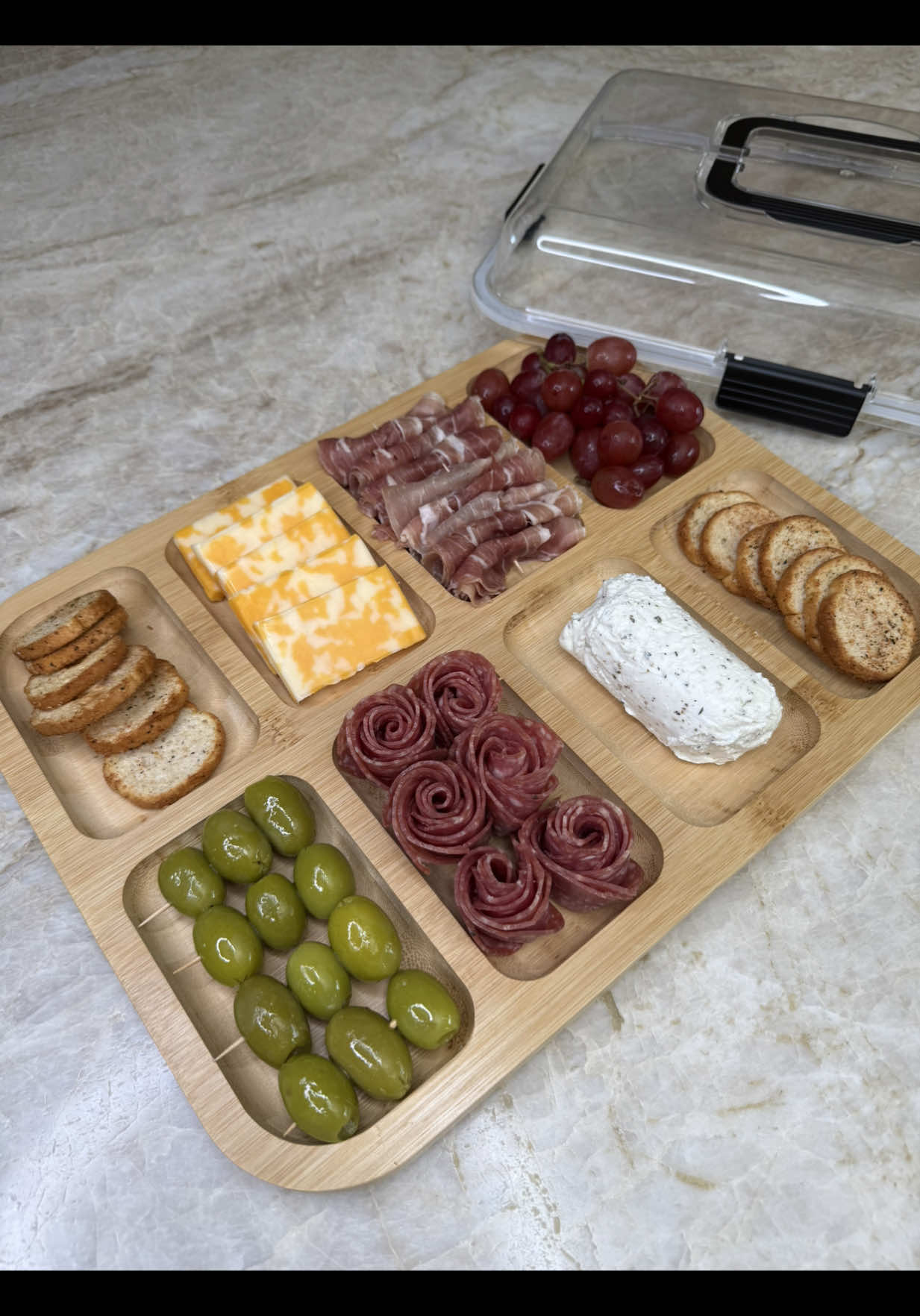 🔗In Bio! portable Charcuterie Tray 🍫🍪🤎 #amazonhome #hostingideas #charcuterie #amazonmusthave #hostinginspo 