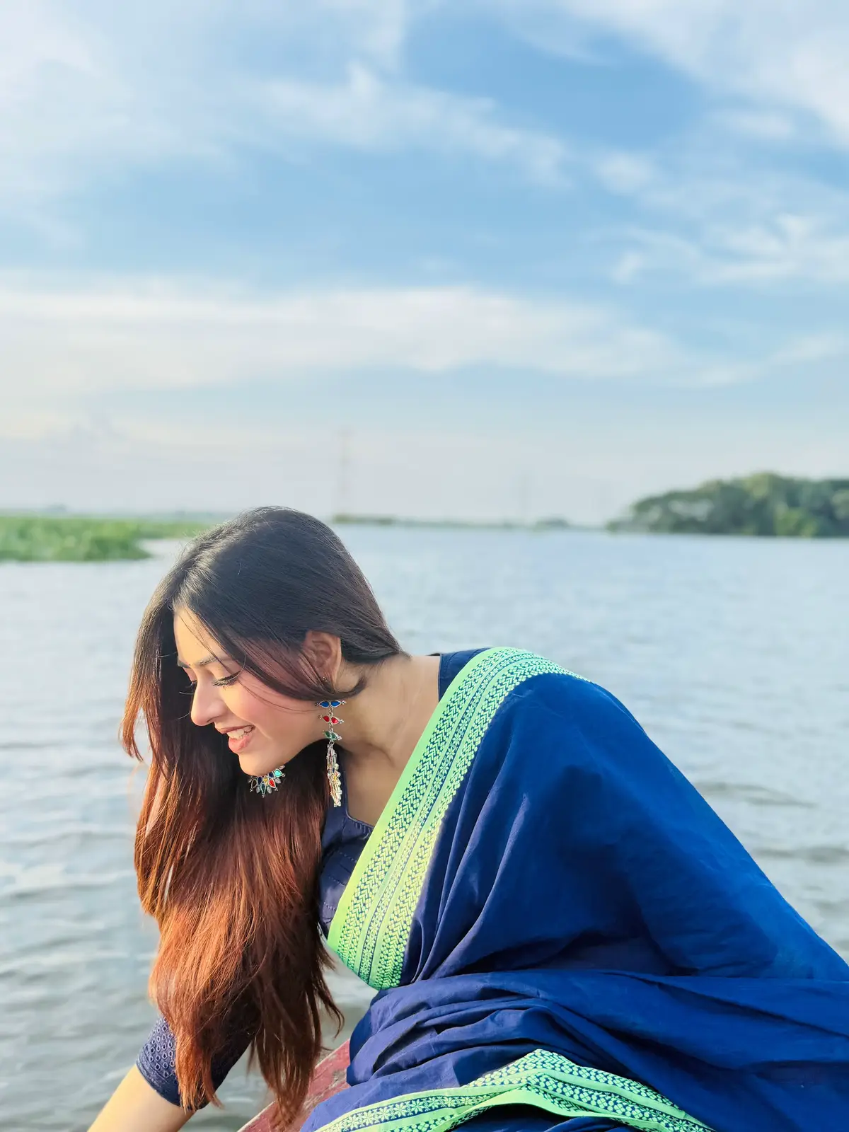 জীবন ঠিক নদীর মতো কখনও.. উতাল কখনও শান্ত! 🌊❤️‍🩹 শাড়ি / কানের দুল @Alok Brand✨  চুড়ি পটবিবির সিন্দুক @🪷PotBibir Shinduk🪞 