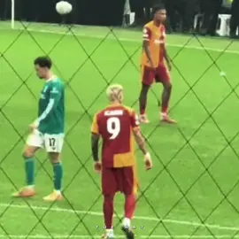 Kimseye değil, en çok kendine kızıyor...